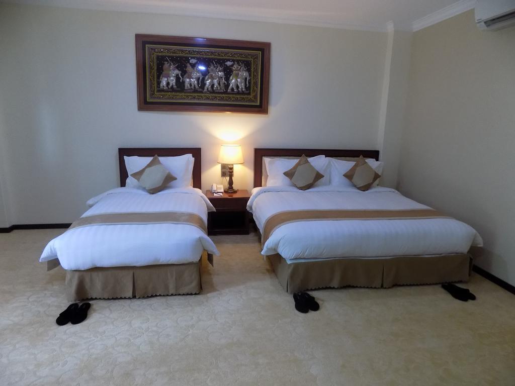 Victoria Palace Hotel Mandalaj Kültér fotó