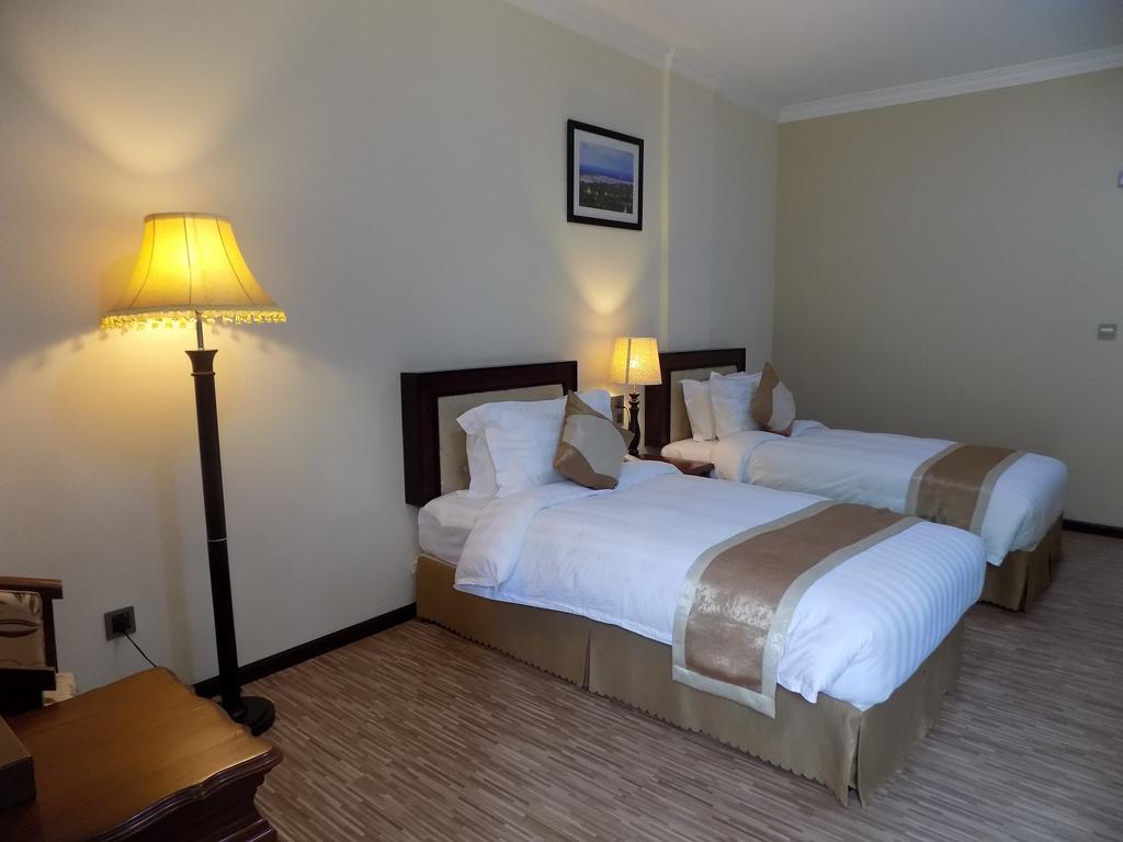 Victoria Palace Hotel Mandalaj Kültér fotó
