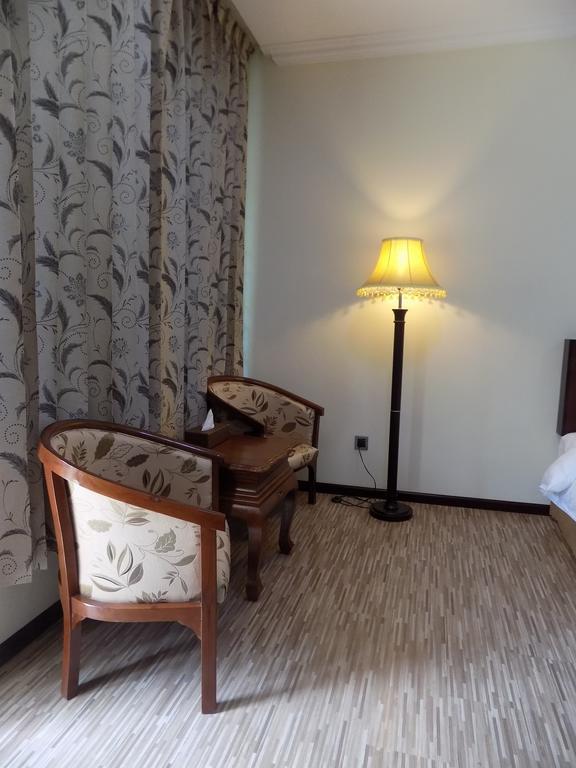 Victoria Palace Hotel Mandalaj Kültér fotó