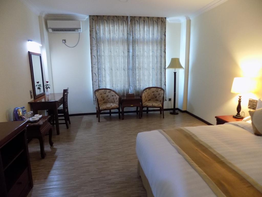 Victoria Palace Hotel Mandalaj Kültér fotó