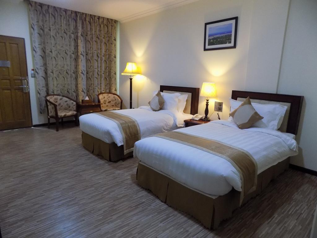 Victoria Palace Hotel Mandalaj Kültér fotó